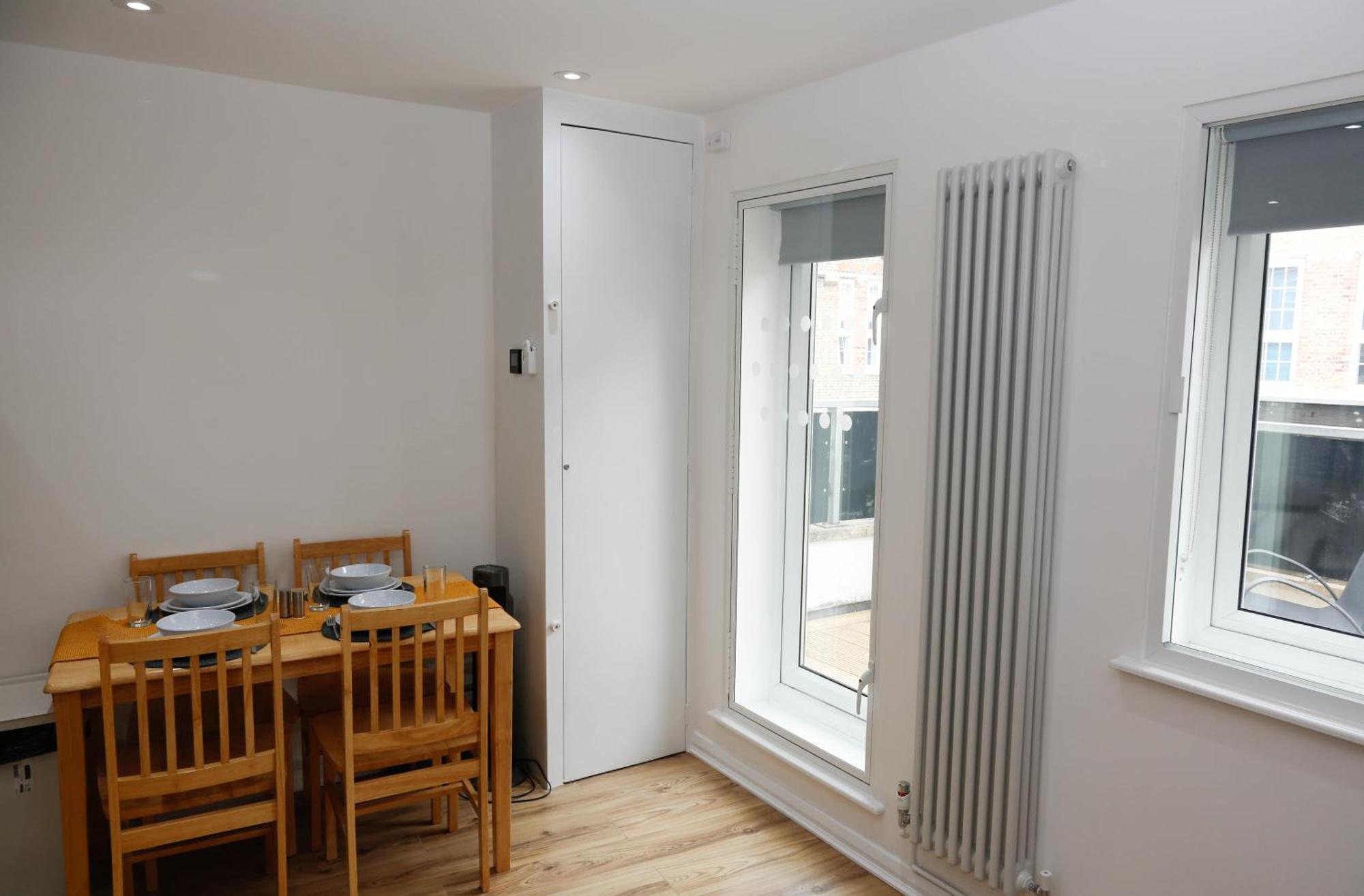 New Luxury Apartments In Central London Next To Shops, Cafes, Bars & Metro Exterior photo