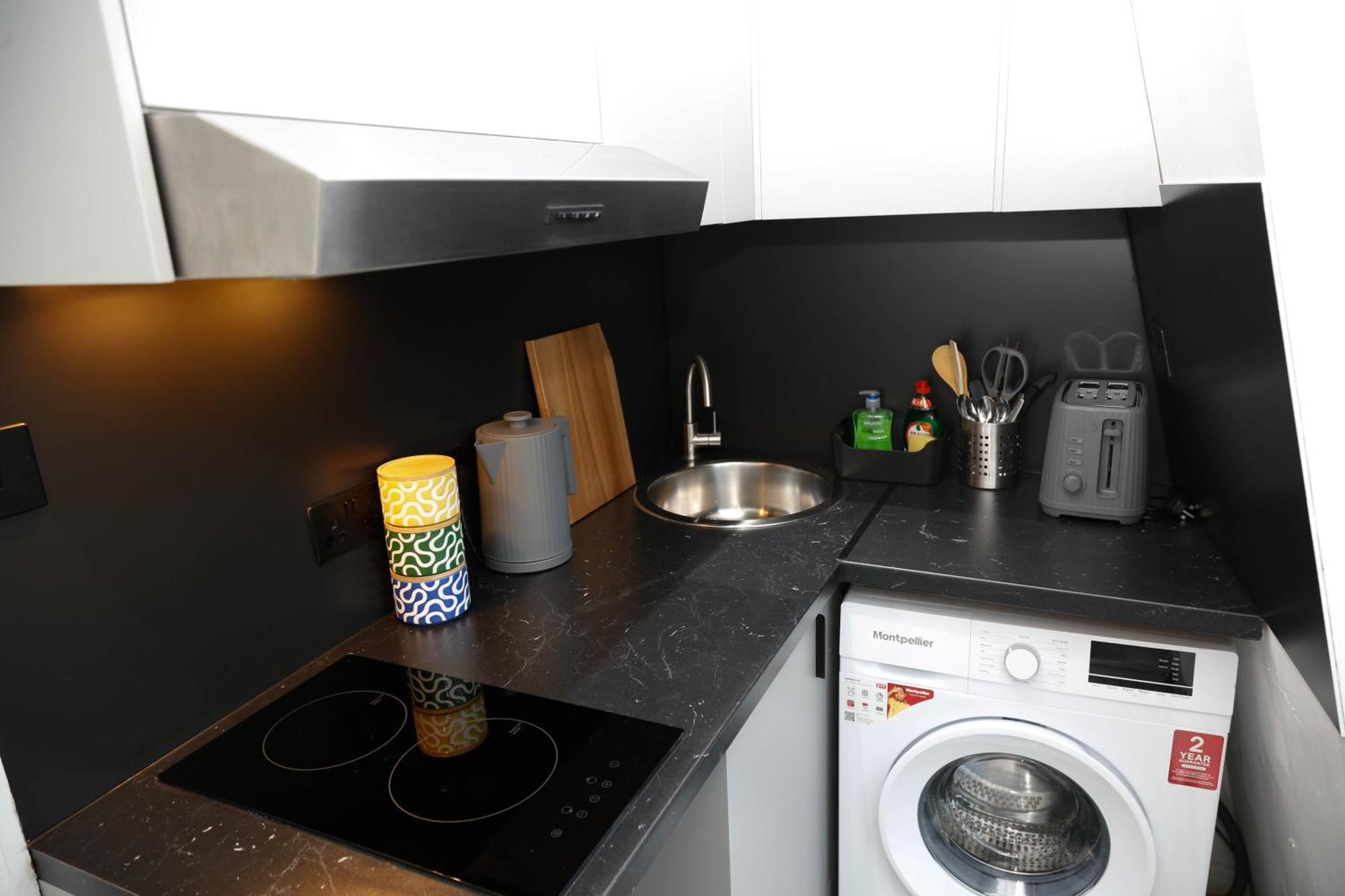 New Luxury Apartments In Central London Next To Shops, Cafes, Bars & Metro Exterior photo