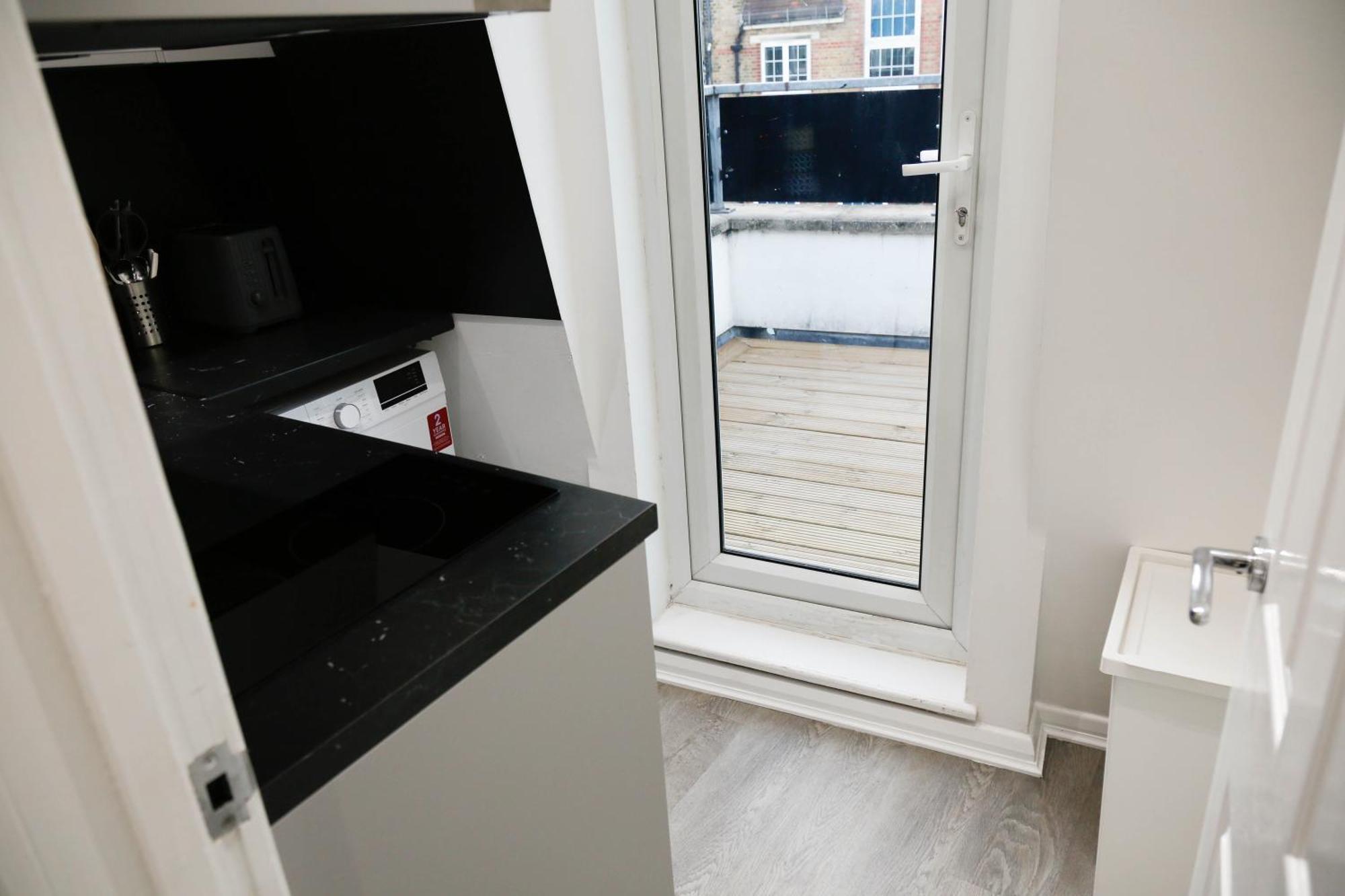 New Luxury Apartments In Central London Next To Shops, Cafes, Bars & Metro Exterior photo