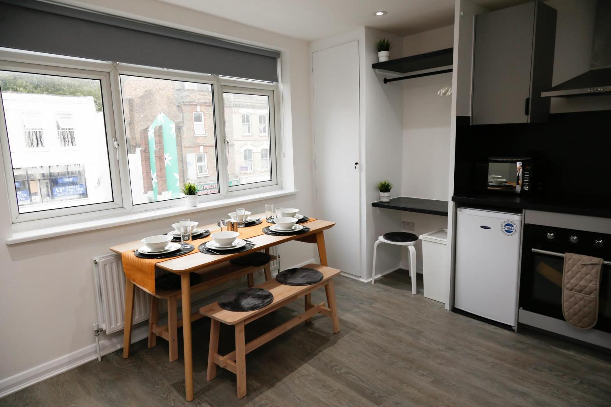 New Luxury Apartments In Central London Next To Shops, Cafes, Bars & Metro Exterior photo